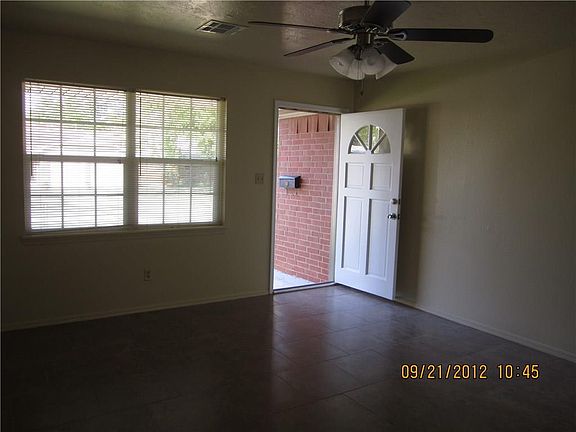 3rd image of 221 Collier Dr