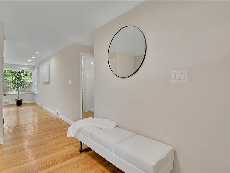 11 W Ridge Dr — Photo 2