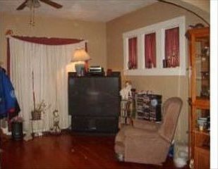 3rd image of 3118 Jules St