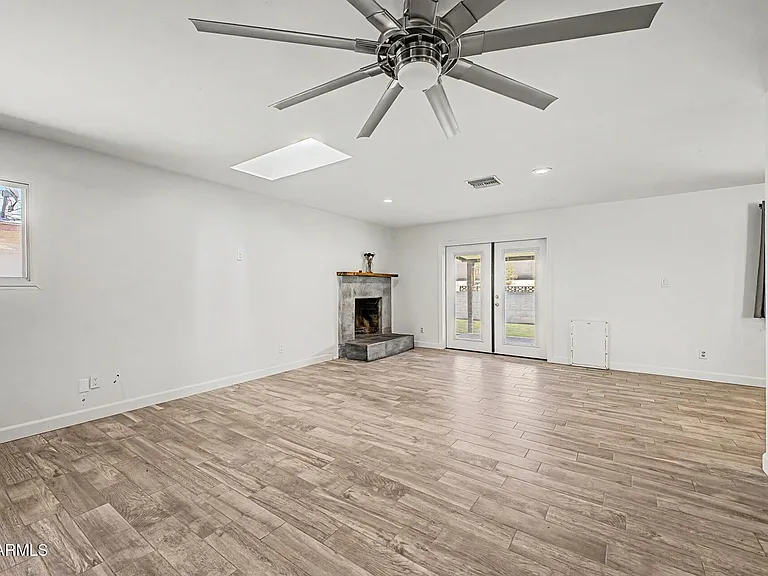 1243 E Riviera Dr — Photo 8