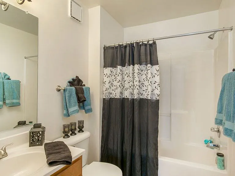 Bridgeport Apartments — Photo 26
