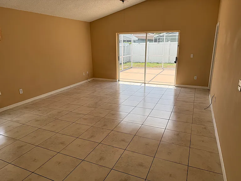 2608 Avondale Ct — Photo 5