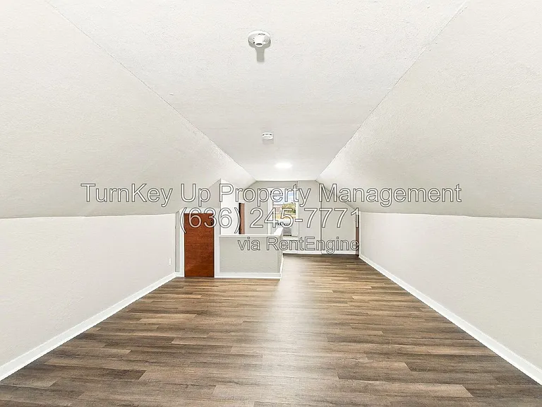 1065 N Lafayette St — Photo 7