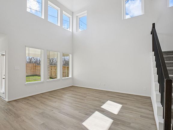 5th image of 2807 Clapbread Ln
