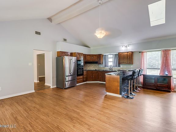 3rd image of 13611 W Echo Dr