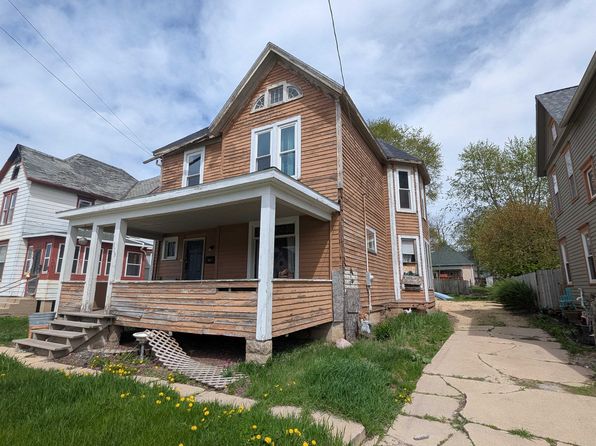 1123 S Carroll Ave, Freeport, IL 61032
