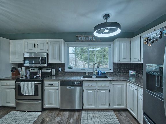 2nd image of 329 Wyandotte Rd