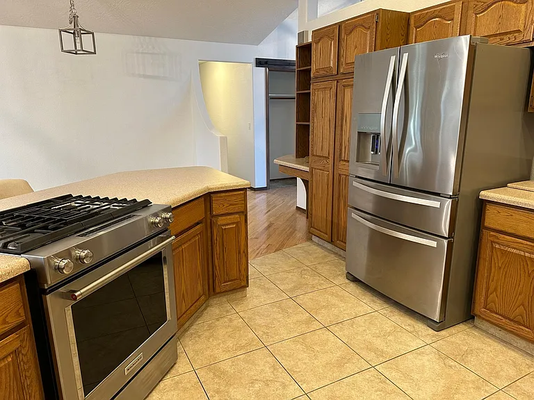 1515 E Trevino St — Photo 5