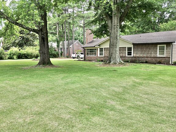 5th image of 409 Honeysuckle Ln