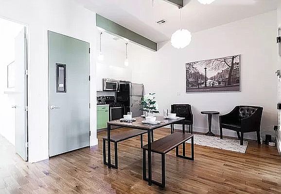 1st image of 418 Melrose St APT 4R