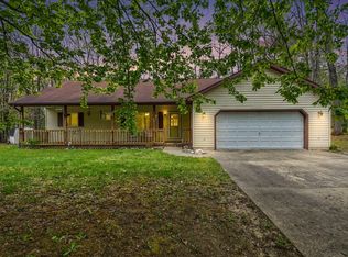 306 Silverhill Dr, Houghton Lake, MI 48629