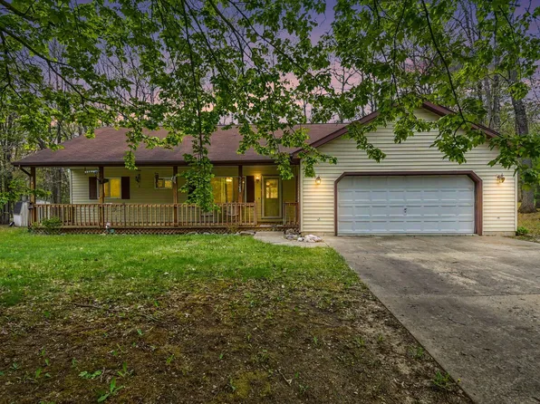 306 Silverhill Dr, Houghton Lake, MI 48629