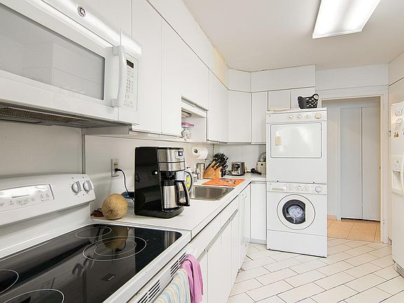 4th image of 1 Claridge Dr APT 601