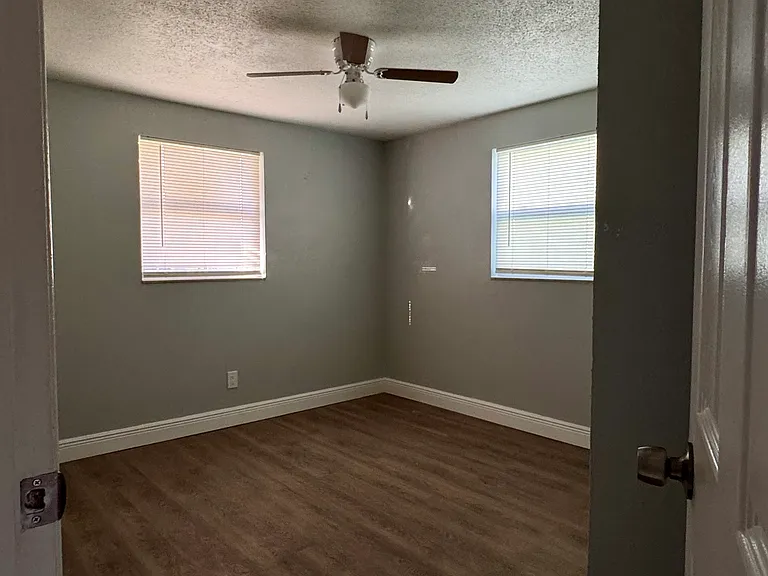 8454 Rose Ter — Photo 18