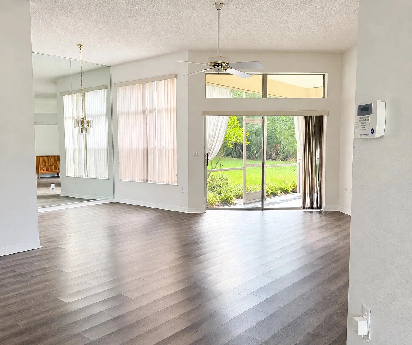 2 bed, 1237 sqft, $2,500 — Photo 2