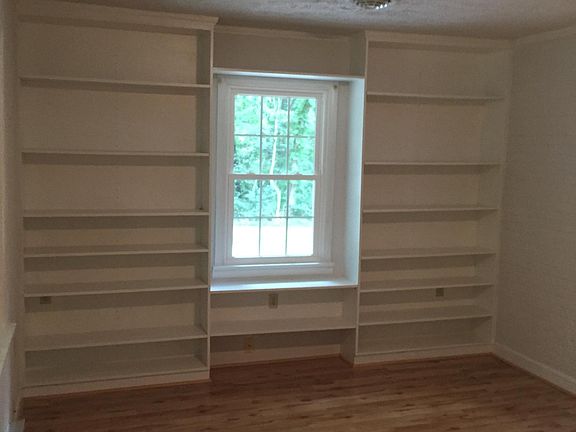 3rd image of 18 Oakwood Dr
