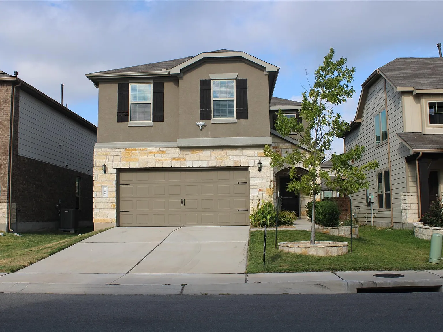 4 bed, 3.0 bath, 2492 sqft, $2,700 — Photo 1