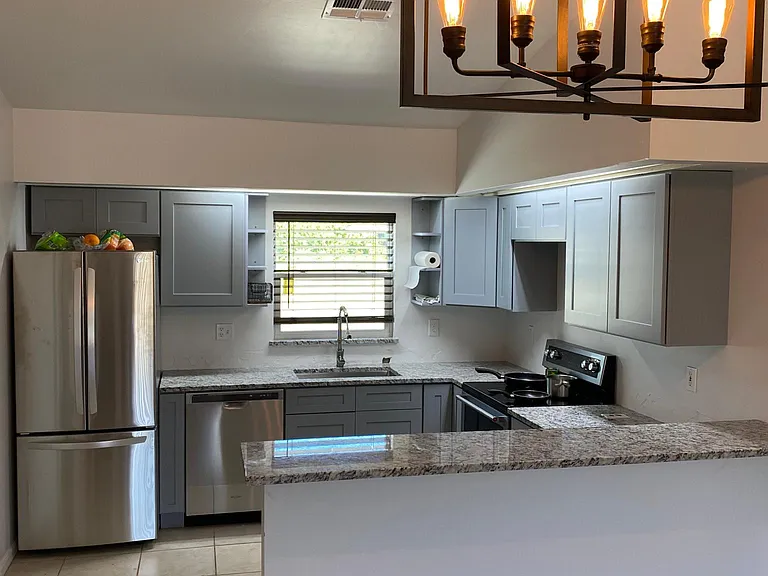 5025 Benton St — Photo 4