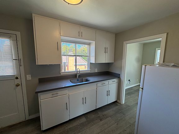 3rd image of 2116 California St #B