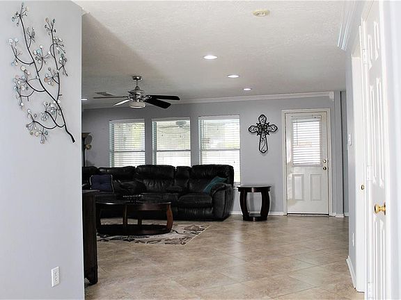 5th image of 3210 Banksfield Ct