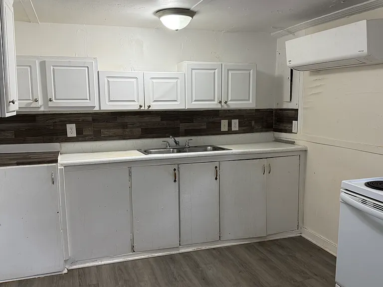 Easterling Dr — Photo 2