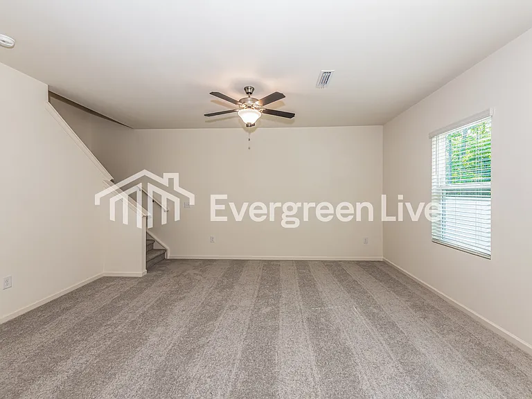 132 S Gallaspy Dr — Photo 2