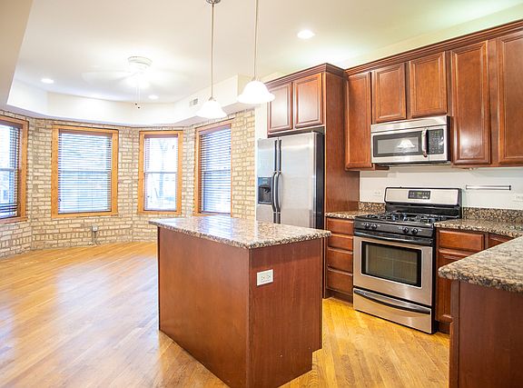 3rd image of 1342 W Greenleaf Ave APT 1B