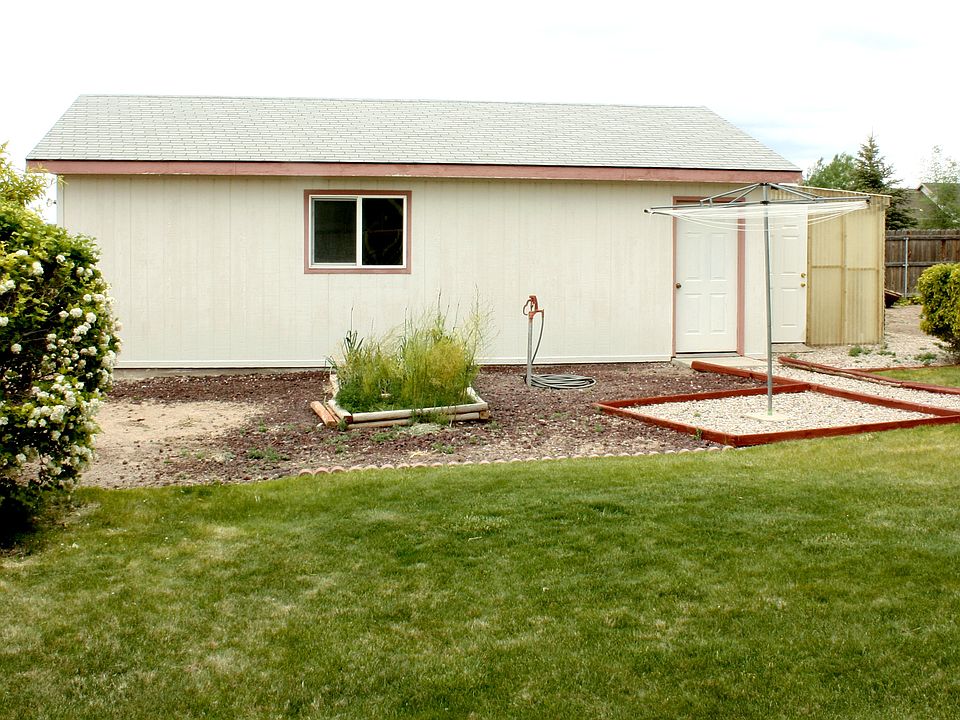 Detached Garage