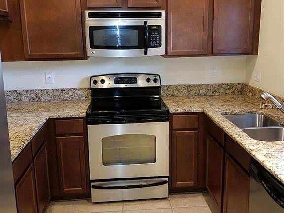 4th image of 220 Carina Cir