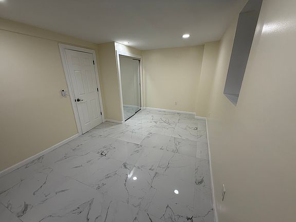 3rd image of 2874 Dudley Ave #3