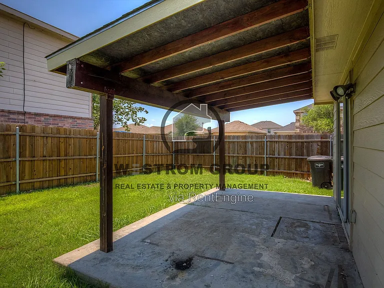 7000 Sylvan Meadows Dr — Photo 37