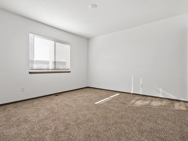Split Rock Village Apartments & Townhomes — Photo 41