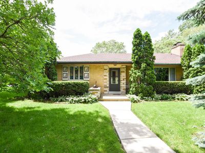 90 S Herbert Rd, Riverside, IL, 60546