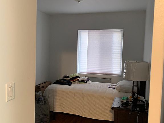 3rd image of 2948 Throop Ave Floor 1