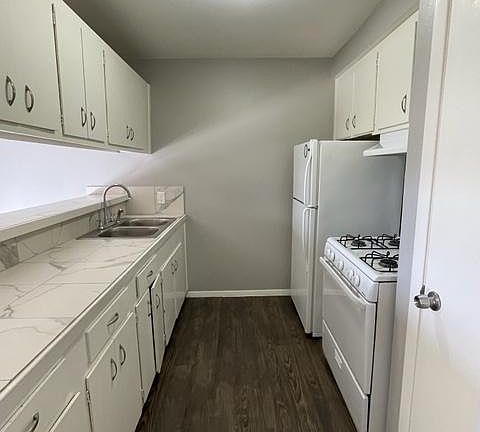 2nd image of 1301 S Hood St #17