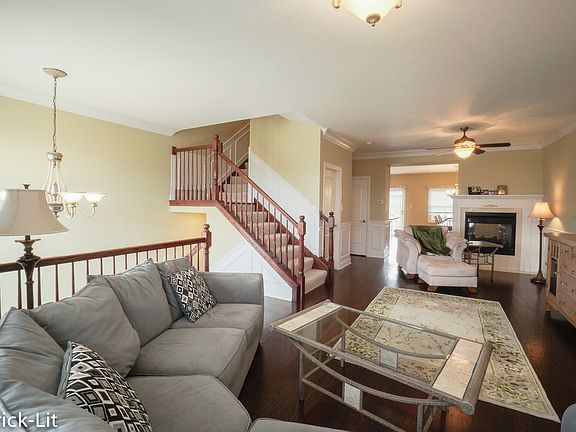 3rd image of 17933 Fountain Cir