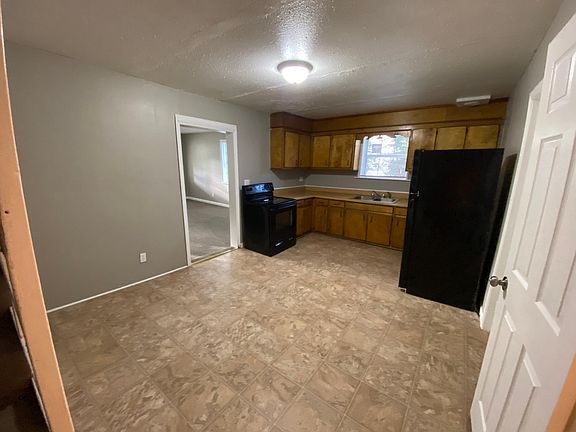 4th image of 122 Deforest Ave #2
