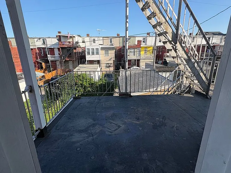 729 W Princess St #2 — Photo 12
