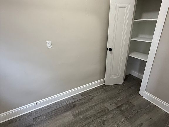 4th image of 1558 Ivydale Rd #1