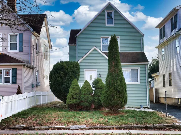 15 Niagara St, Dumont, NJ 07628