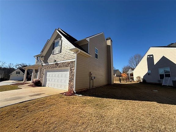 3rd image of 1009 S Creek Dr