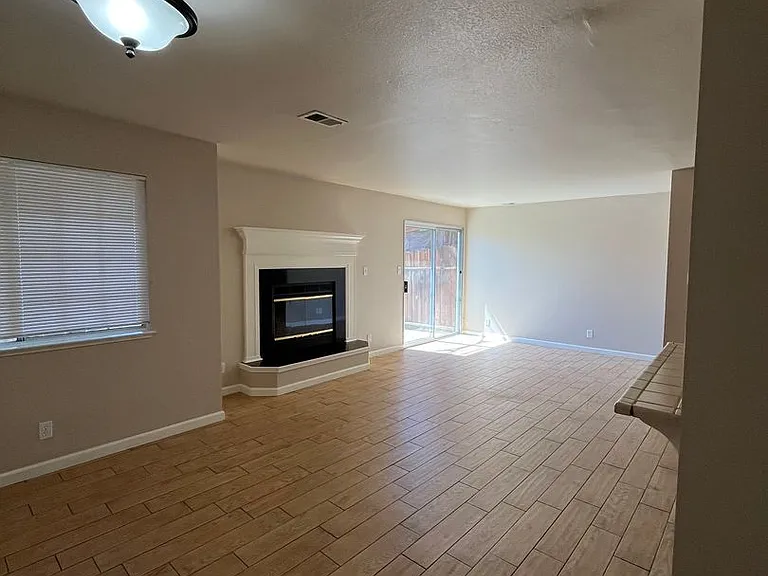 415 W J St — Photo 22