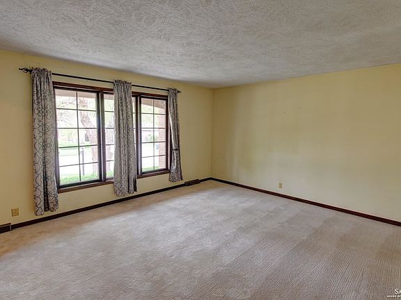 4th image of 112 N Estates Dr