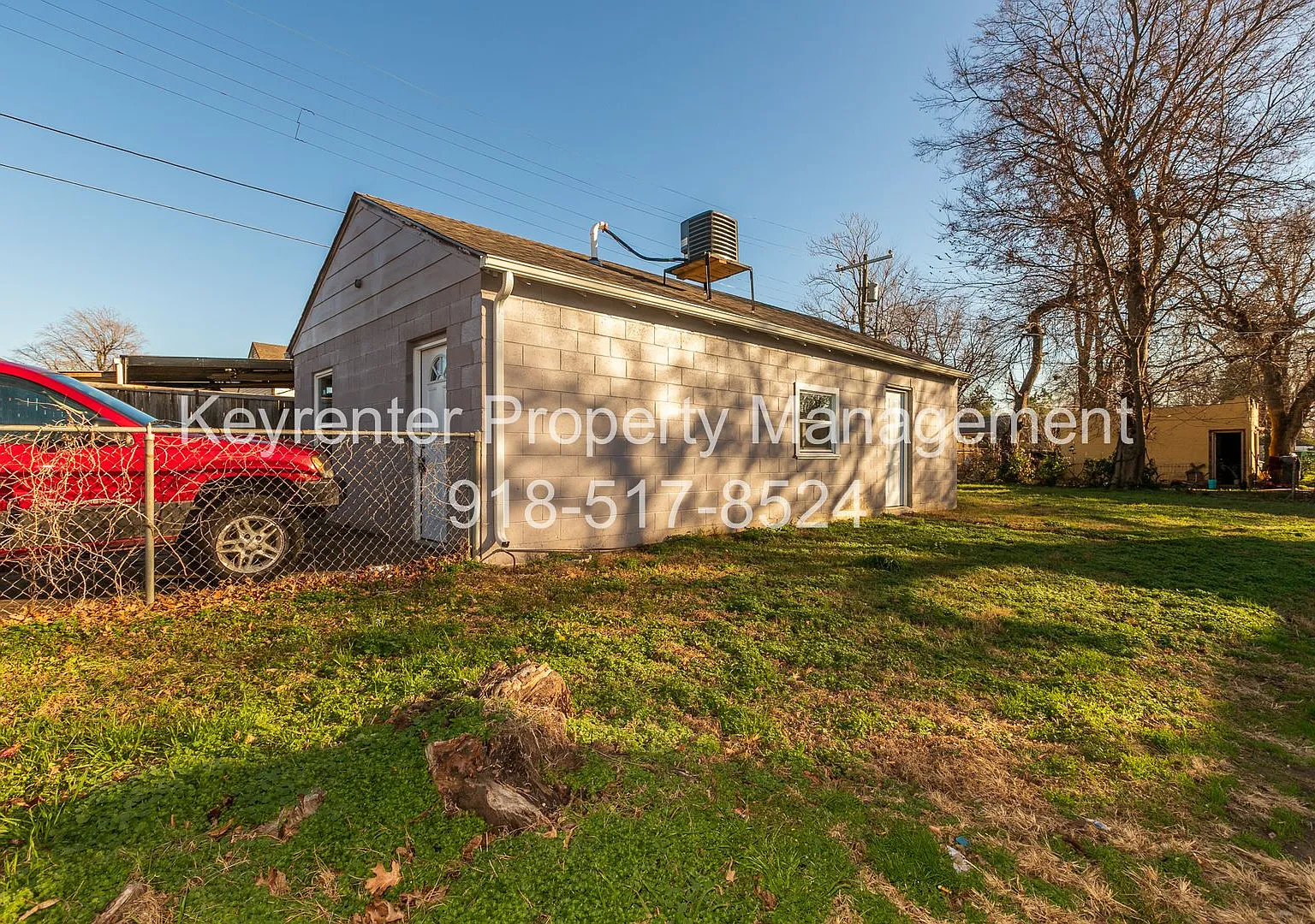N Lewis Pl Triplex — Photo 2