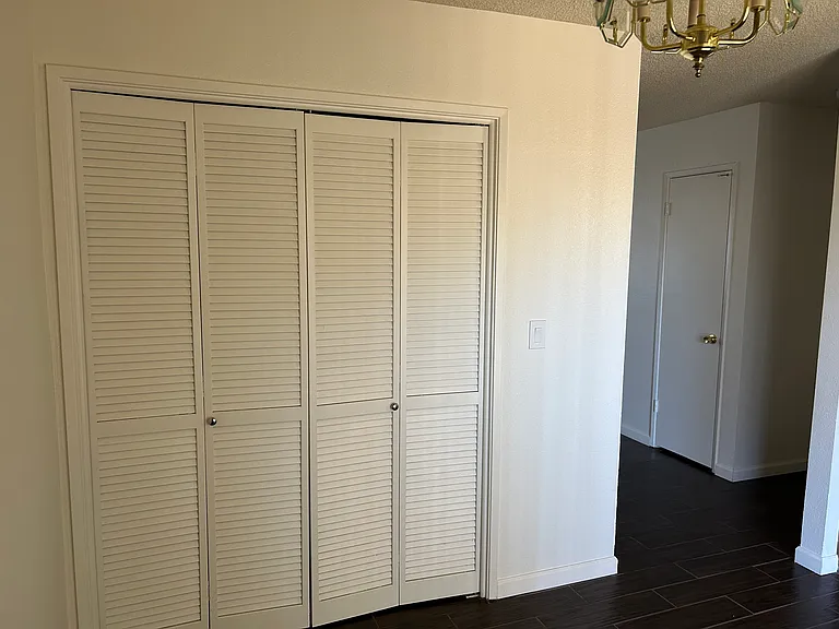 720 N Florence St #B — Photo 16