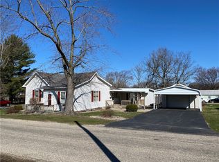 121 W Fillmore Ave, Charleston, IL 61920