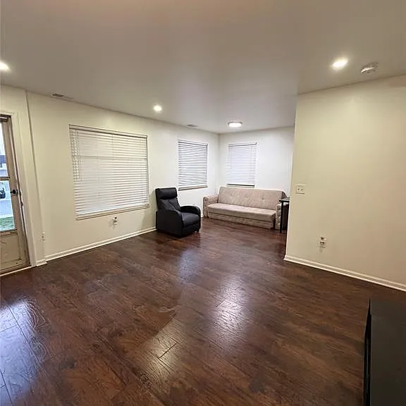 15802 Orchard Ln — Photo 2