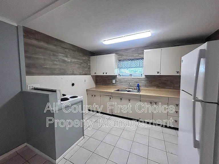 613 1st Ave NE #A — Photo 3