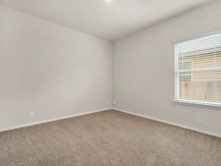 10404 Howgate — Photo 3