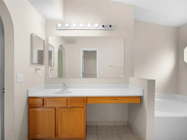 265 Jocelyn Dr — Photo 31